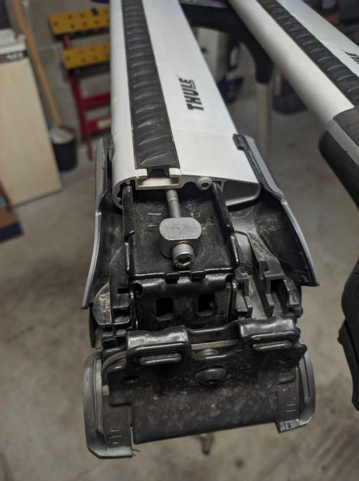 Thule WingBar Edge напречни греди за Audi A4 багажник