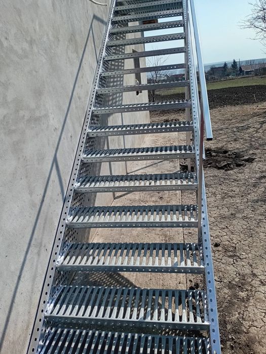 Scarii metalice zincate galvanizate