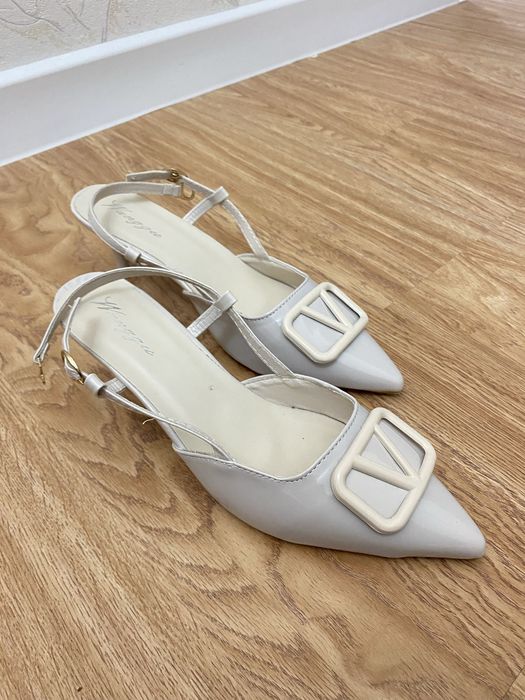 Туфли на низком каблуке