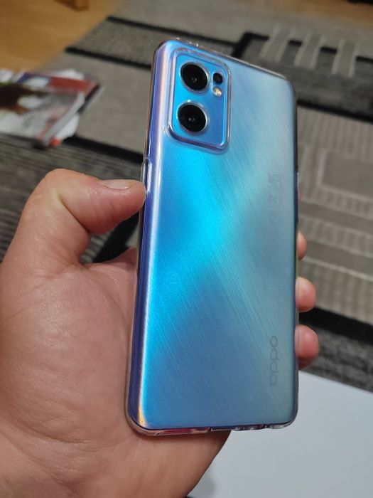 Oppo reno 7 5 8GB RAM cu 256 GB stocare