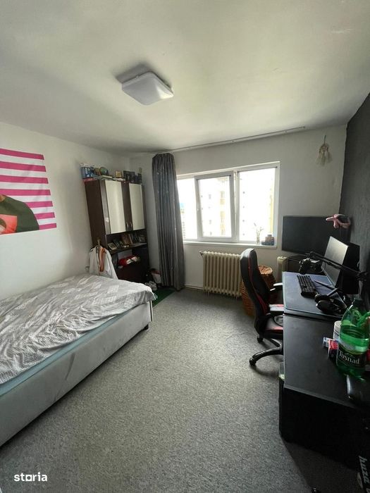 Apartament cu 3 camere de vanzare, zona Cetate