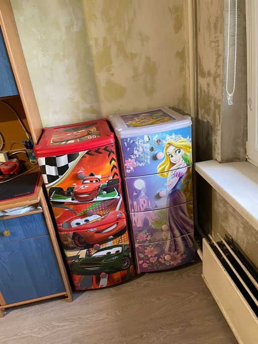 Продам шкафы,диван,комоды