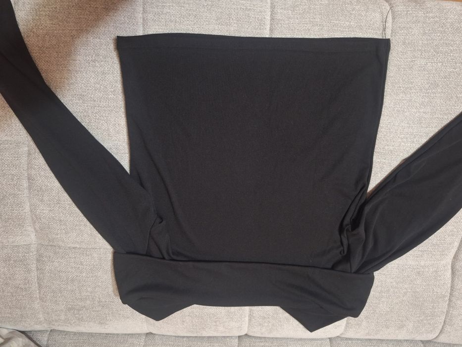 Кофта с открытыми плечами