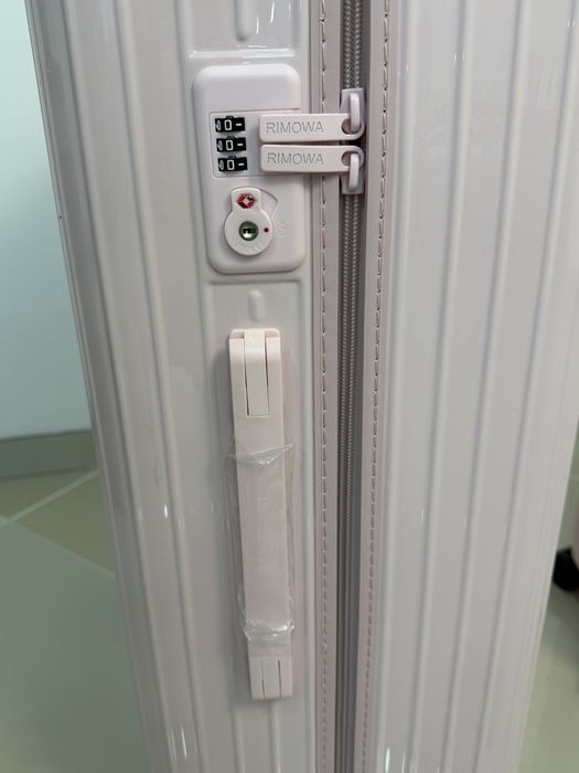 Продам чемодан Rimowa