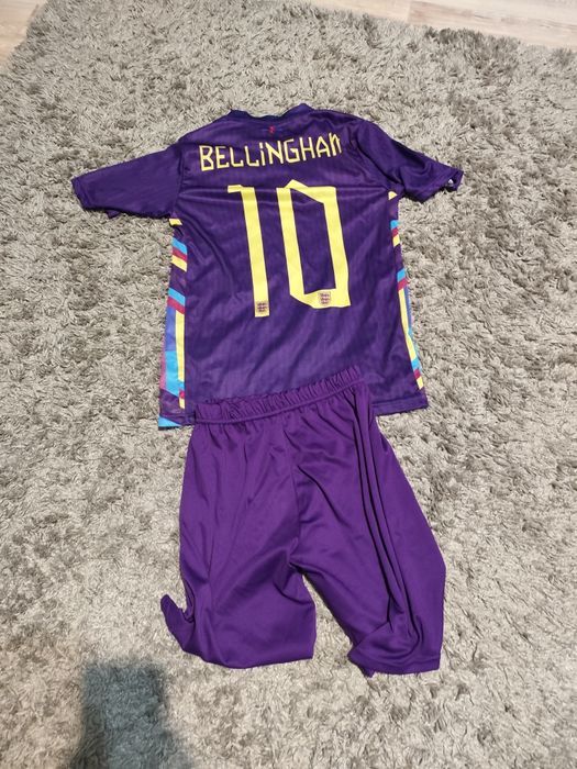 Продавам екип на Англия Euro 2024 Белингам