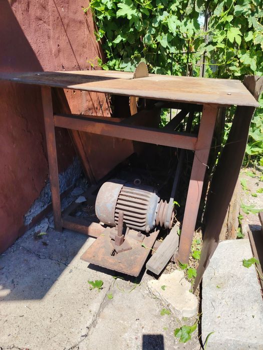 Продам циркулярную пилу.