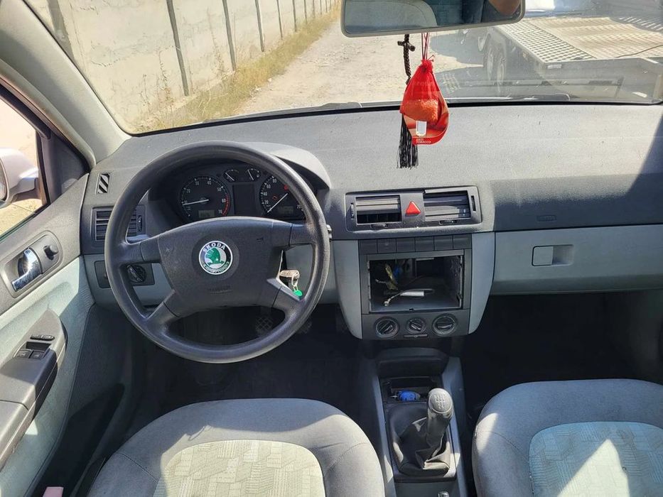 Dezmembram Skoda Fabia 1 usa fata dreapta/usa spate dreapta/ haion spate
