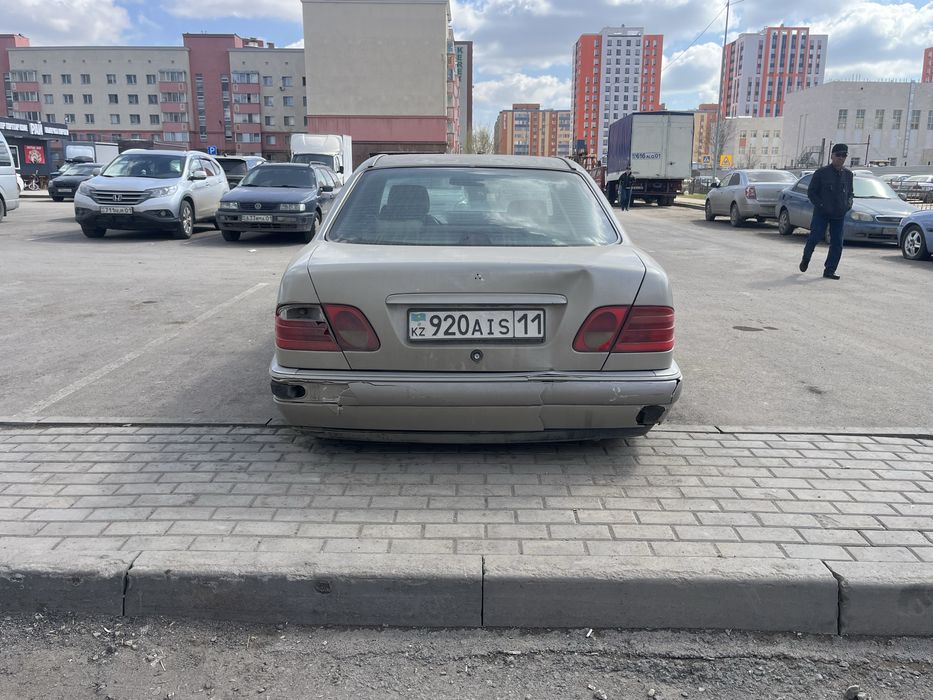 Мерседес бенз  w210 сед