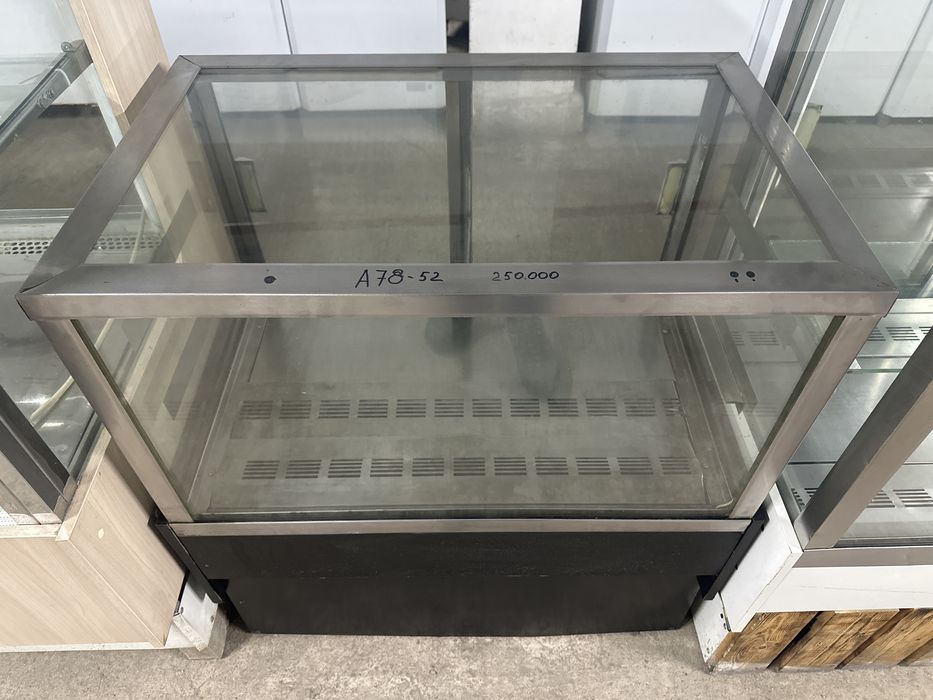 Витрина,холодильник витринный,оборудование