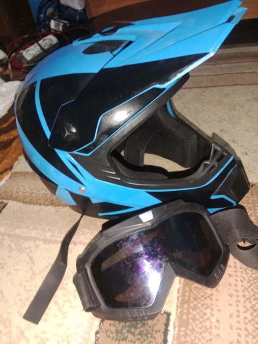 Продам шлем с очками