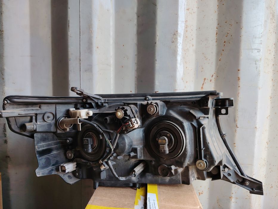 Фара оригинальная Ленд Крузер 200