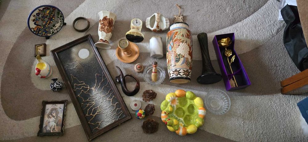 Разпродажба на сувенири с различни тематики