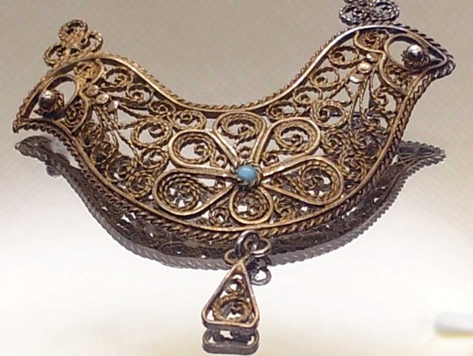 Broșă de Colecție "Păunii Regali" – Argint Aurit