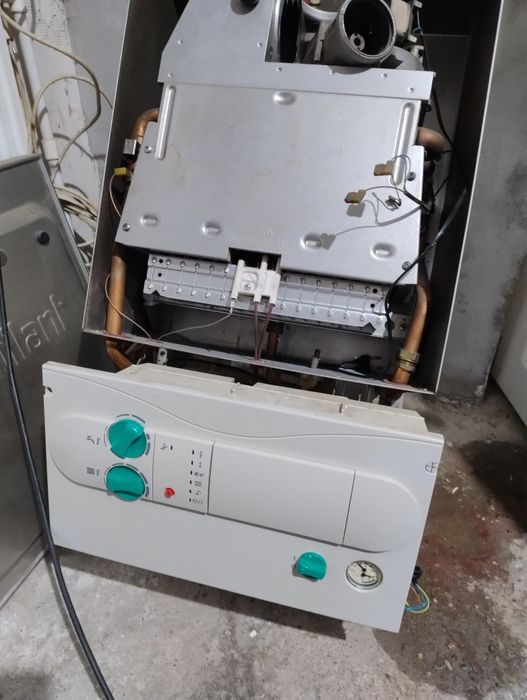 Cetrala vaillant cu pompa defecta  pentru piese 500 lei