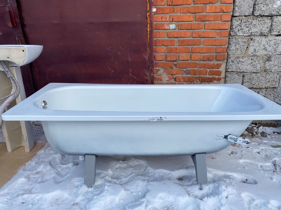 Продам новую ванну и раковины