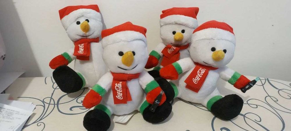 Продавам 3 броя плюшени снежни човечета Кока-Кола