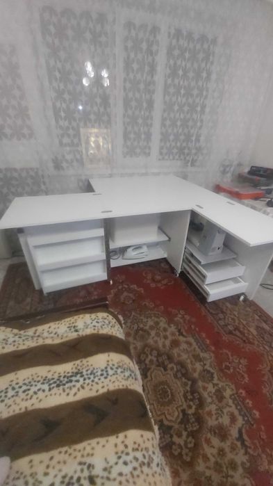 Стол трансформный для швеи и кроя.
