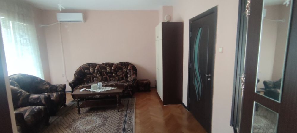 Продавам тристаен апартамент