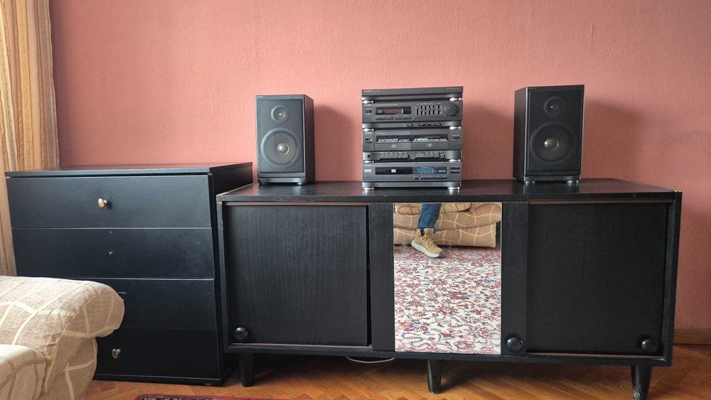 Гардероб с огледало, комод и скрин