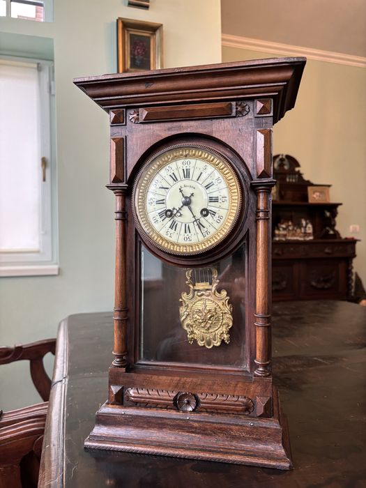 Ceas vechi cu pendul Vincenti