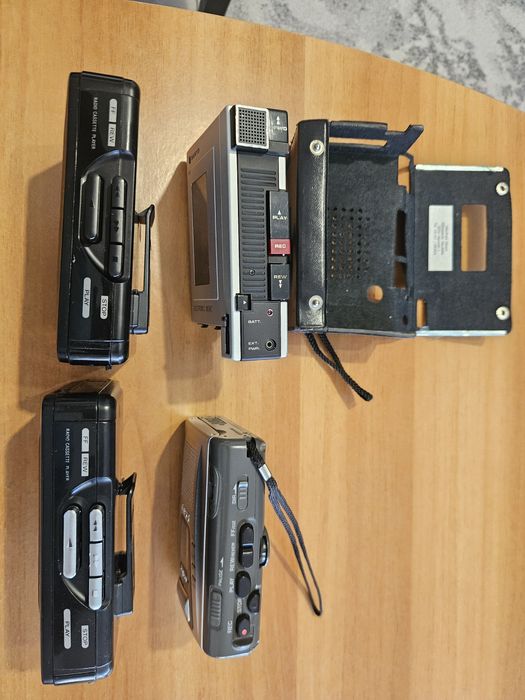 Lot 4 bucati walkman,  3 bucăți Sony si 1 bucata Sanyo.