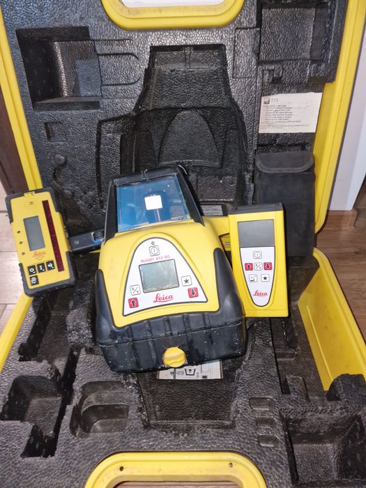 Laser rotativ Leica Rugby 410DG cu Rod-Eye 160 Digital profesionala