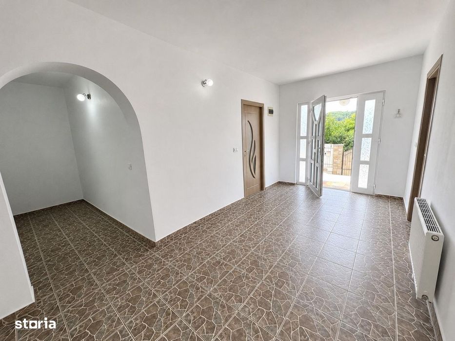sat MARGINENI, Casa P+1, din 2011 cu 5 camere, 550mp teren,