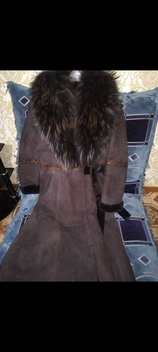 Почти новая дубленка