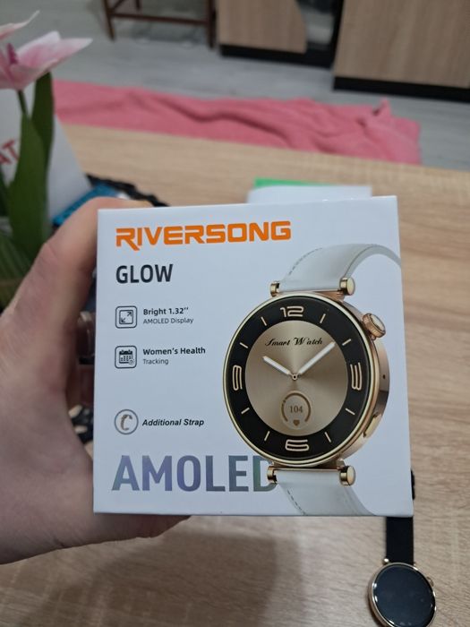 продавам часовник смарт дамски