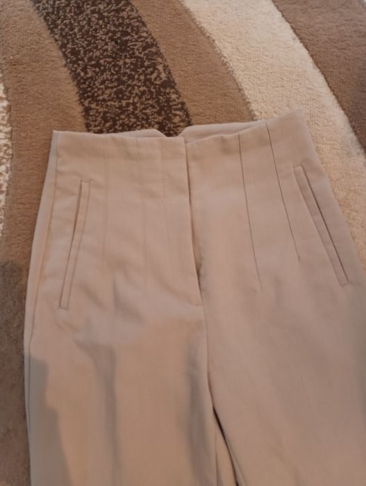 Елегантен дамски панталон на ZARA