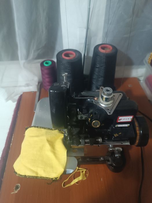 Overlok mashinka FIT