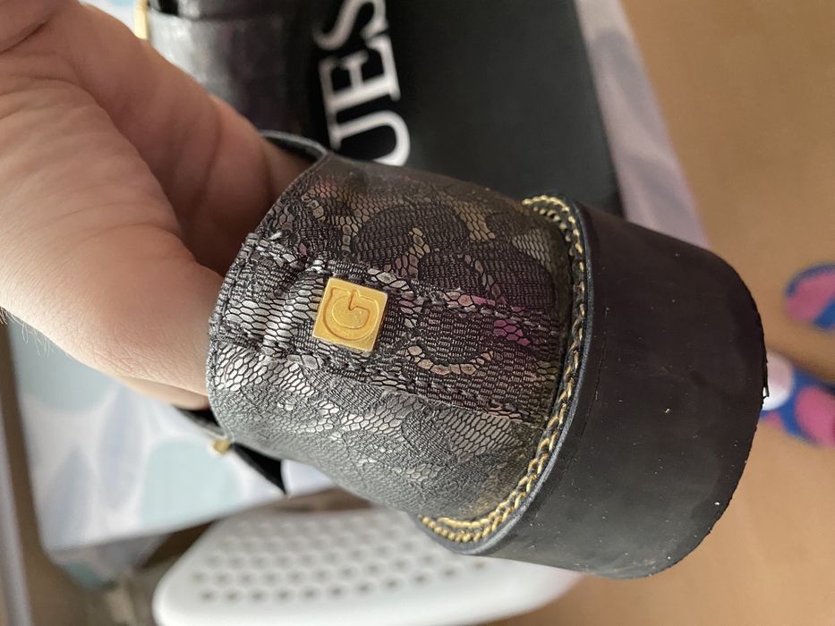 Дамски обивки Guess