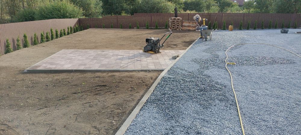 Executam pavaje borduri terasamente parcări industriale stații peco!