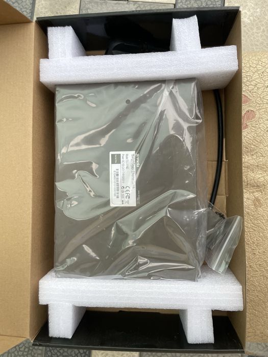 Сетевой хаб-свитч  16 portli gigabit kommutator Tenda (TEG1016D).