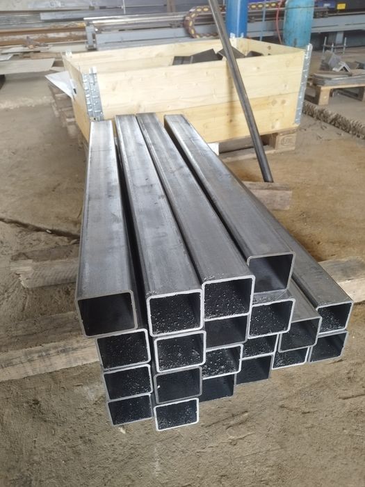 Рязане на метал на лентоотрезна машина на профили, тръби, шини, винкел