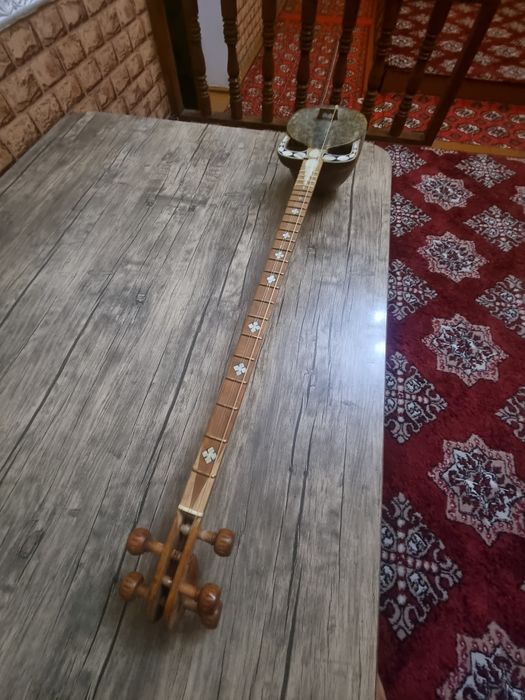 Rubob sotiladi yangi