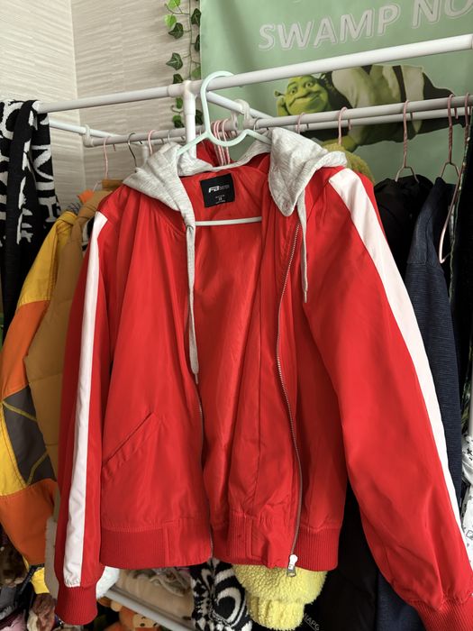 Продам бомбер женский