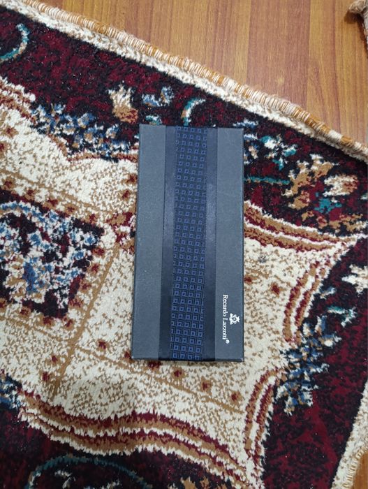 Продам галстук новый