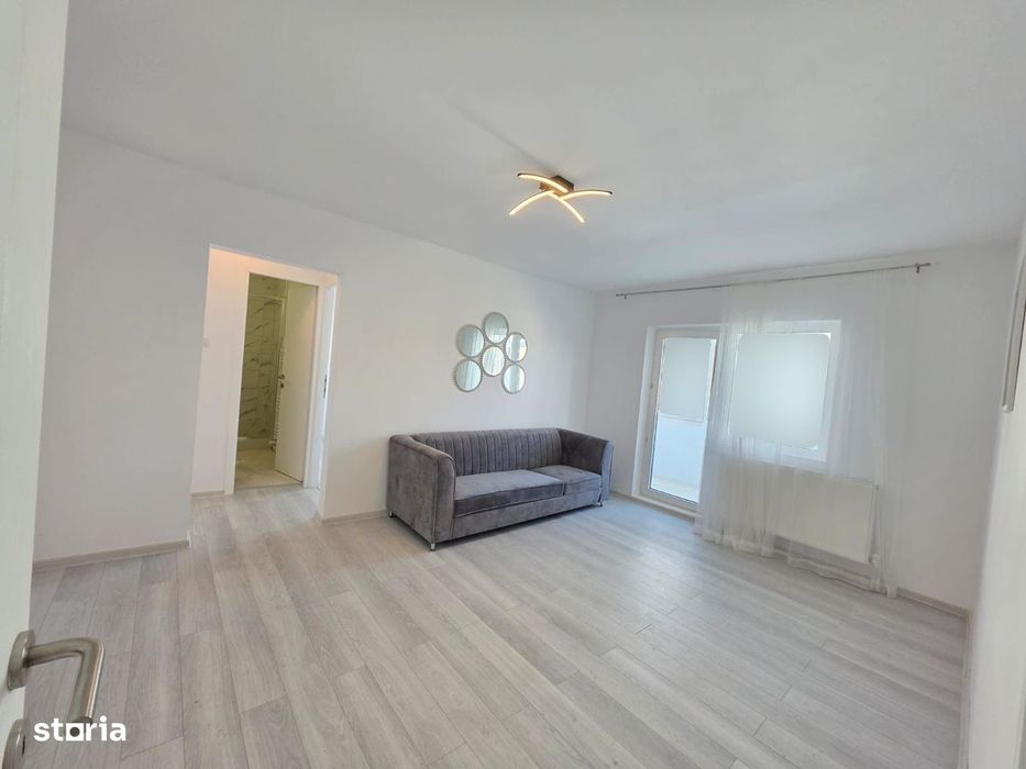 2 camere, fix lângă Liceul Roman Vodă, etaj intermediar, renovat 2025