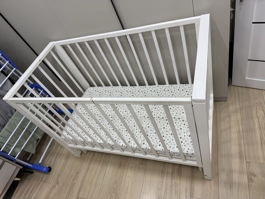 Детская кроватка с матрасом