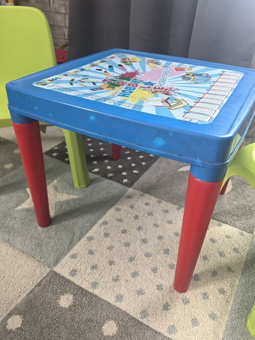 Детска масичка с два стола