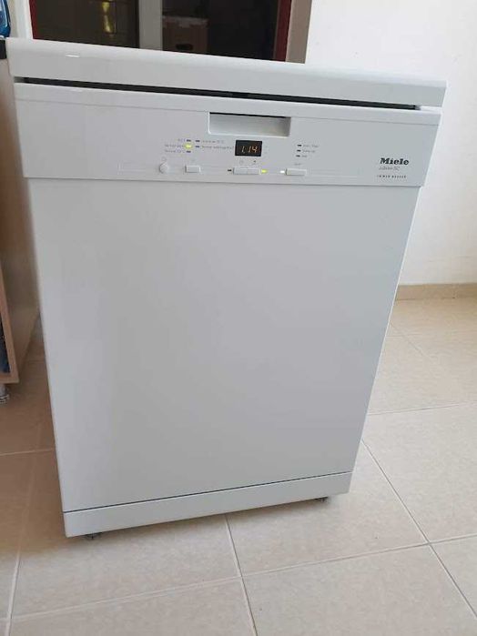 UK - Miele Съдомиялна - 14 Комплекта - Свободностояща - 60см