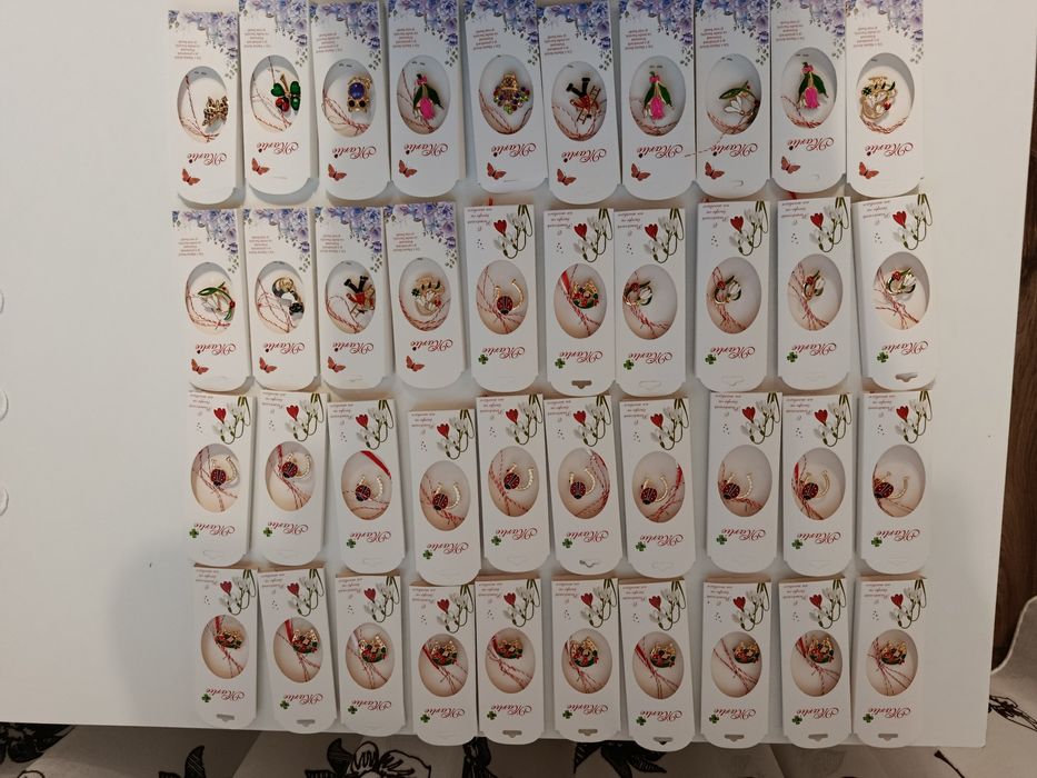 Vând 40 martisoare!