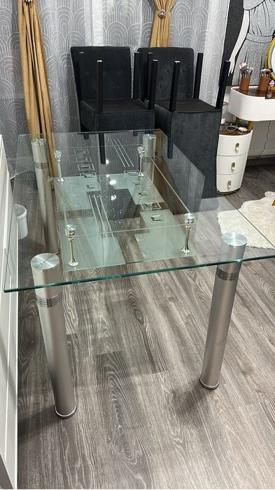 Masa de bucatarie din sticlă