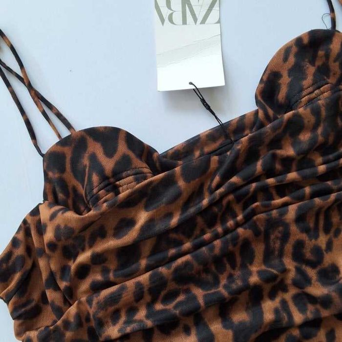 Заглавие:
Нова тюлена рокля ZARA – с етикет, стилна, размер M,  32 лв!