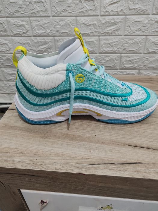 Vând adidași NIKE noi