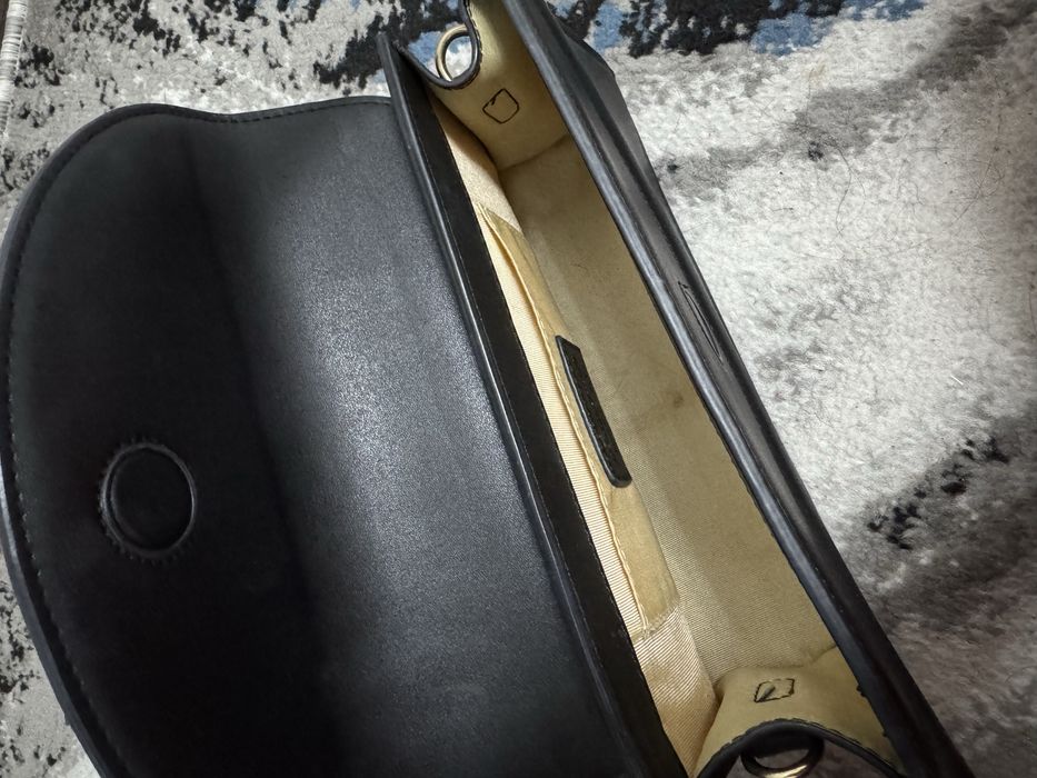 Классическая черная кожаная сумка