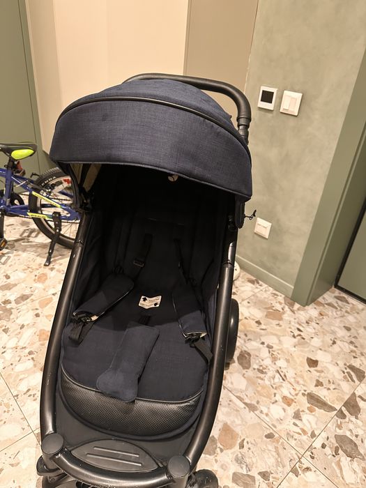 Коляска темной синий цвет Joie