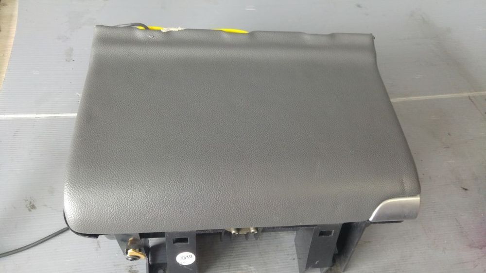 compartiment interior stanga spate mercedes sl r230 500 2001-2006 a2308100841