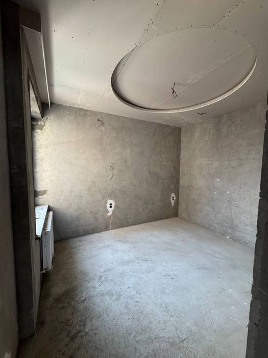 Юунсобода 8 кв. 2 этаж уй сотилади